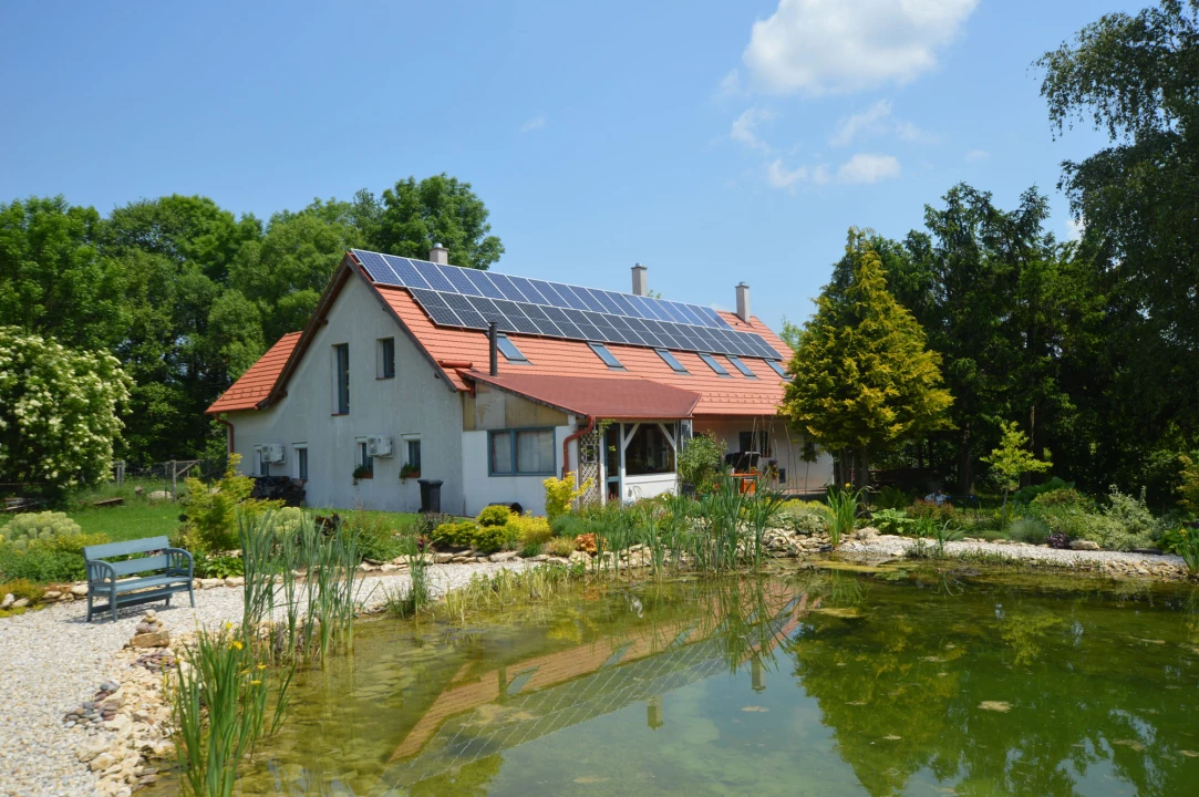 Eladó tanya, Herend