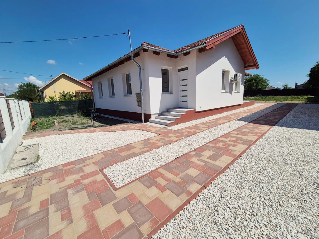 Dunaharaszti Rákóczi ligeten önálló, új építésű, családi ház eladó.