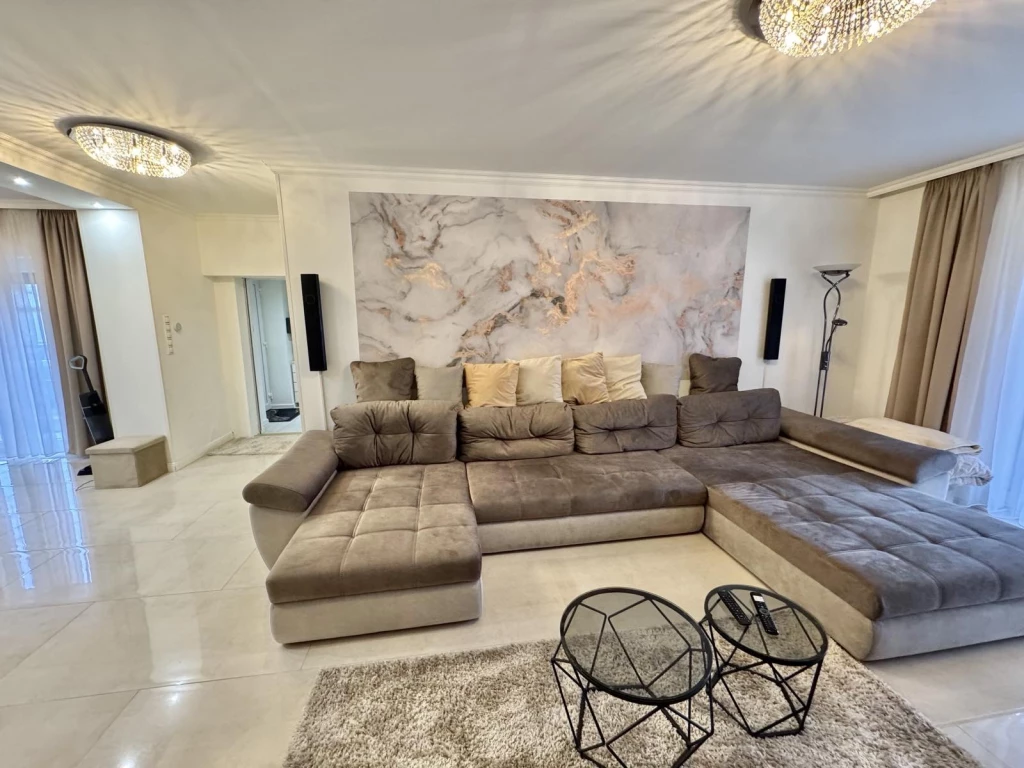 Dunaharaszti központi részén teljesen felújított, kettő családiház egy telken!