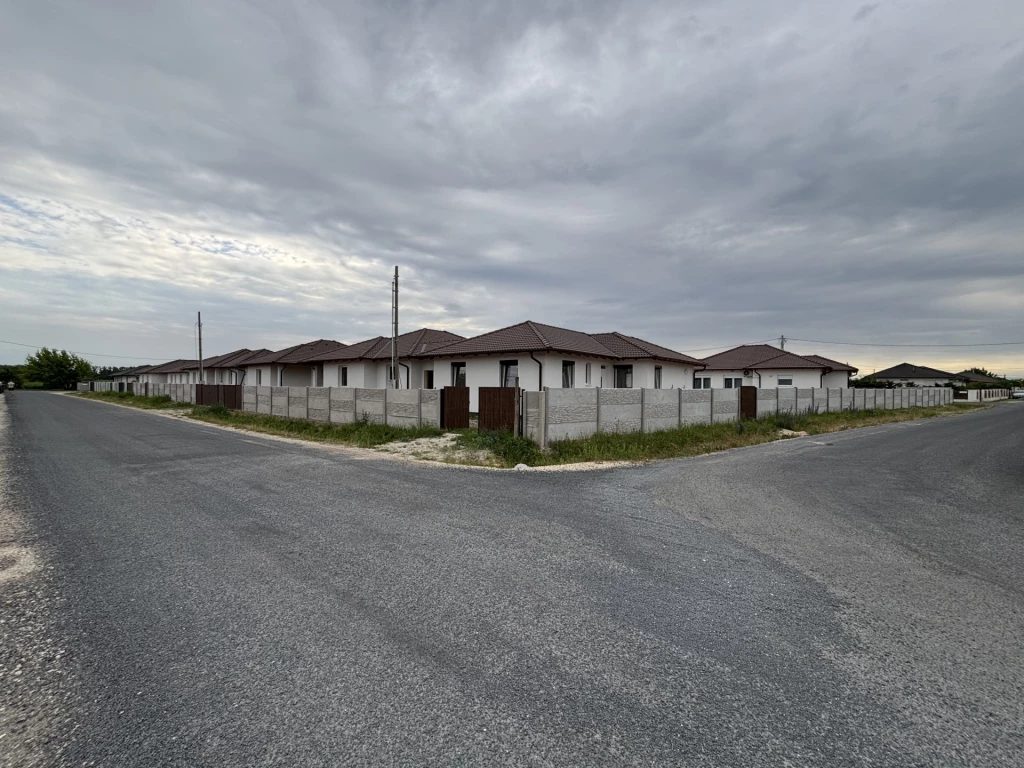 Taksony Tópart lakóparkjában új építésű hőszivattyús lakás eladó !