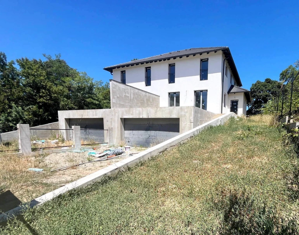 Érden új építésű, panorámás, duplagarázsos ikerház eladó!