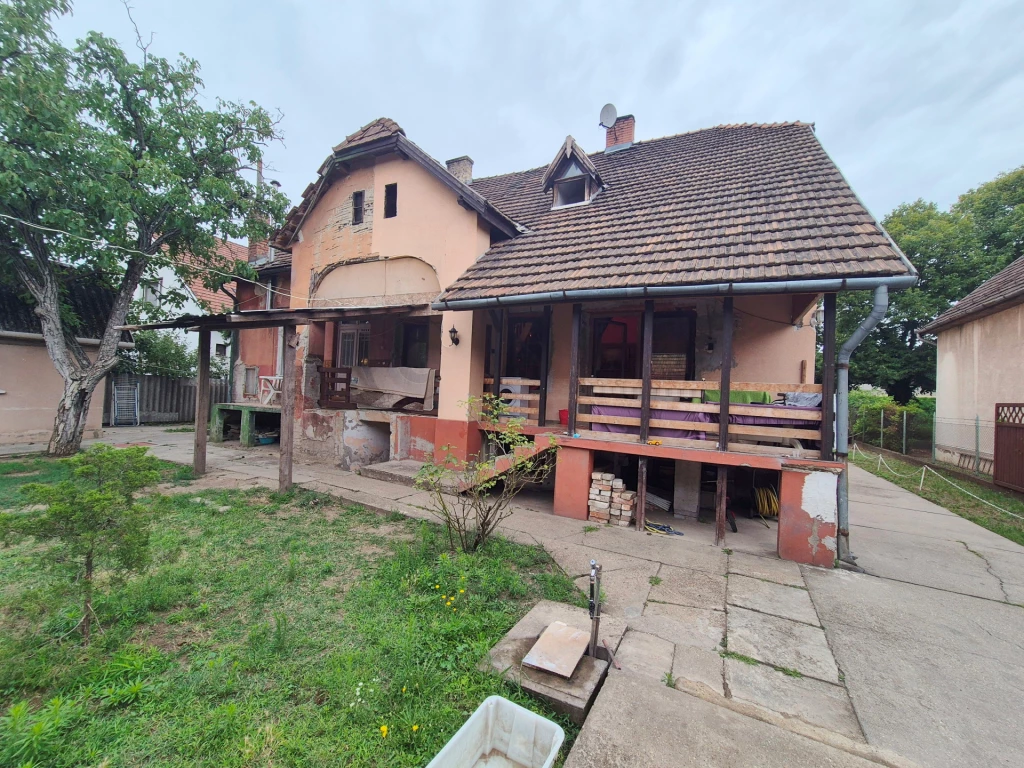 Befektetők, munkásszállásban vagy kétgenerációs megoldásban gondolkodók figyelem – különleges lehetőség Dunaharasztin!