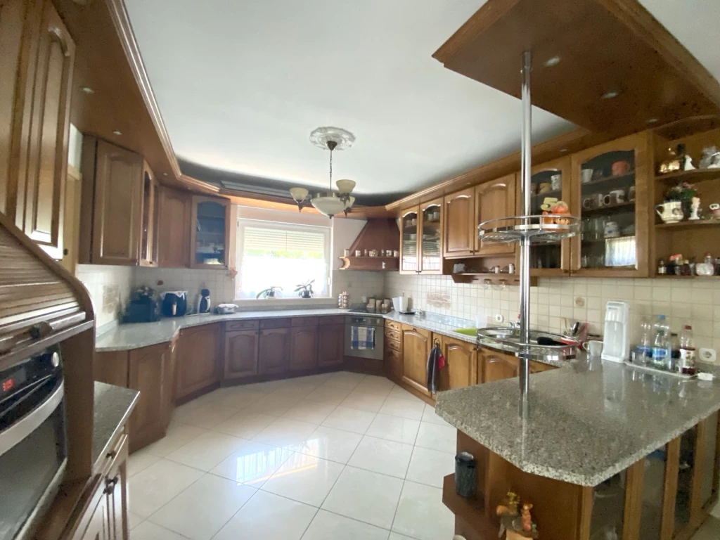 Szigetszentmiklóson 2 szintes, medencés, garázsos luxus családi ház eladó!