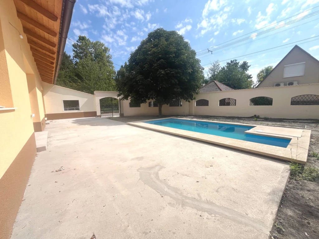 Szigetszentmárton szívében közel a Kis-Dunához eladó modern családi ház!