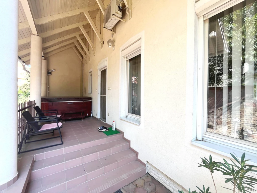 Szeged egyik legkedveltebb részén újszerű családi ház eladó!