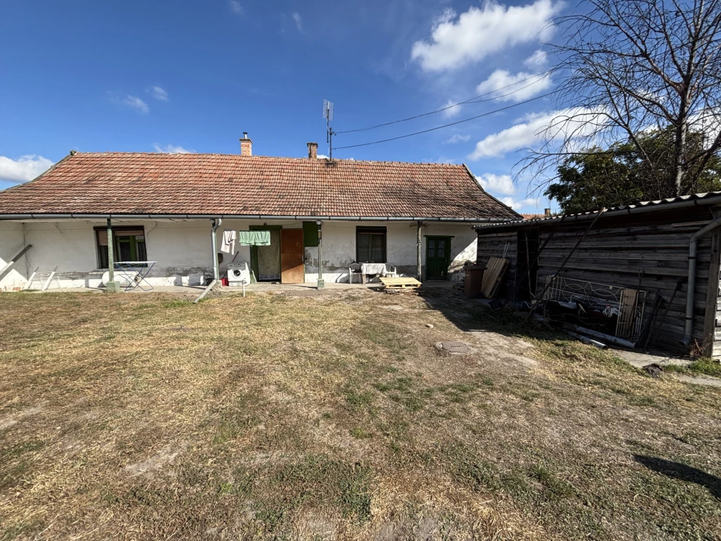 Dömsöd központjában dupla közmű órákkal összközműves telek eladó!