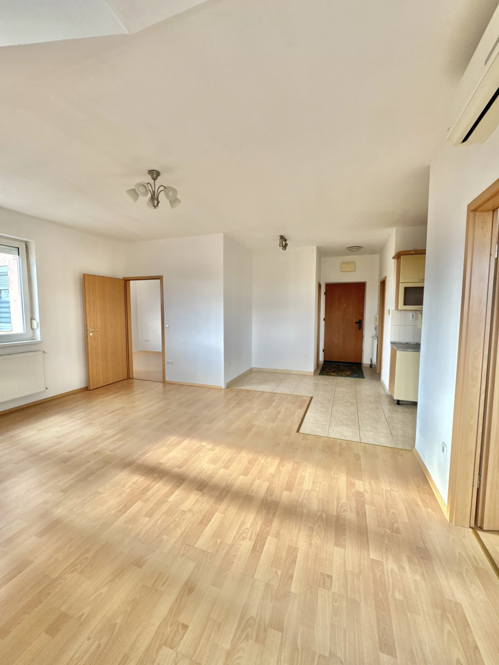 Dunaharaszti Nádor lakóparkban januári költözéssel eladó 2.emeleti lakás!