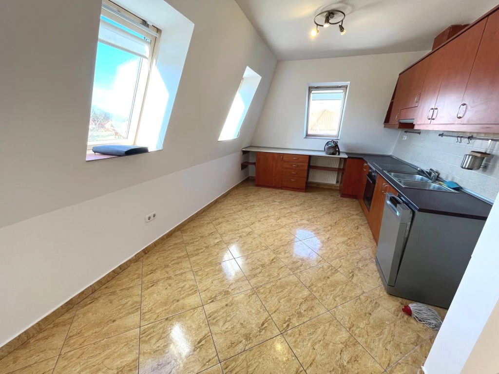 Szigetszentmiklóson panorámás, felújíott Duna-part közeli lakás kedvező áron eladó!