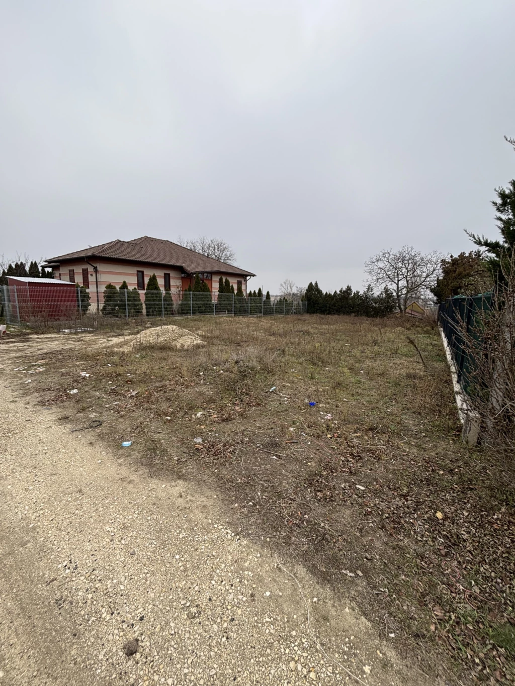 Eladó Soroksár-Orbánhegyen, ikerház építésére alkalmas építési telek