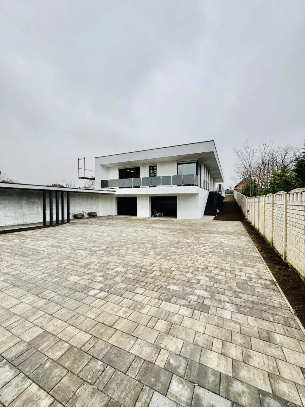 Dunaharaszti Felsővárosában eladó luxus, vállalkozásra is alkalmas családi ház!