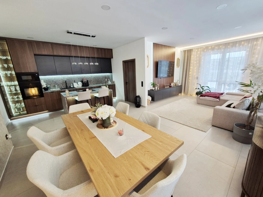 Dunaharaszti Luxus Tó-park lakóparkban dupla fallal épült egyszintes ikerház fél eladó!