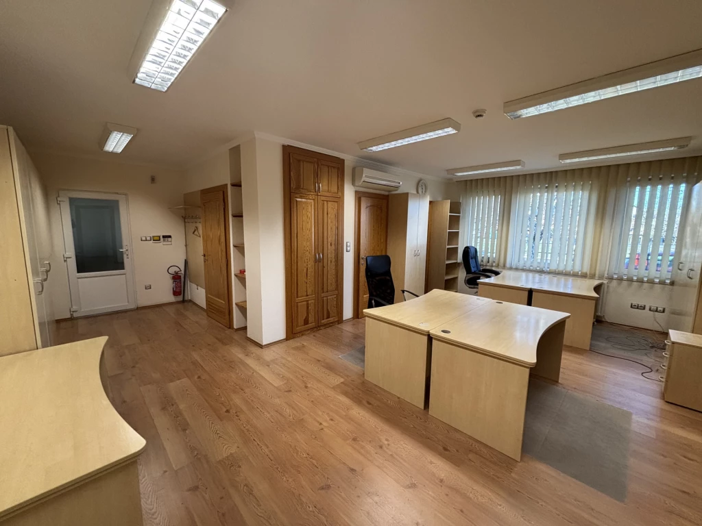 Dunaharaszti Fő útján kiadó hosszú távra önálló iroda, irodaházban!