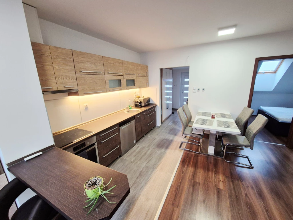 Dunaharaszti központi részén 8 lakásos társasház 2 emeleti lakása eladó!