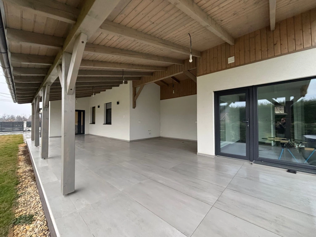 Kiskunlacháza, Soroksári Duna-ág partján exkluzív, új építésű vízpartközeli családi ház eladó!