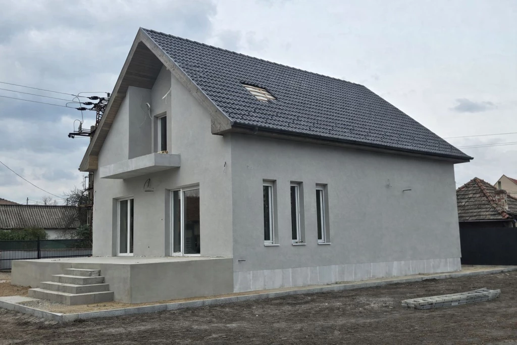 Szigetszentmiklóson kiváló elhelyezkedésű teljesen felújított családi ház hatalmas telekkel eladó!