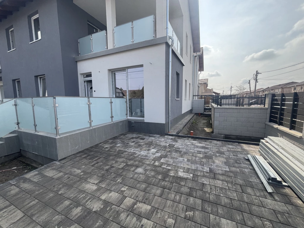 Dunaharaszti Bezerédi lakóparkban Újépítésű sorházi lakás eladó!