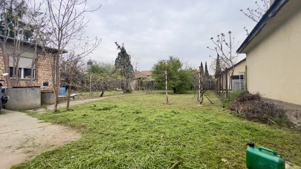 Dunaharaszti Petőfi telepen eladó felújítandó, kertes családi ház!