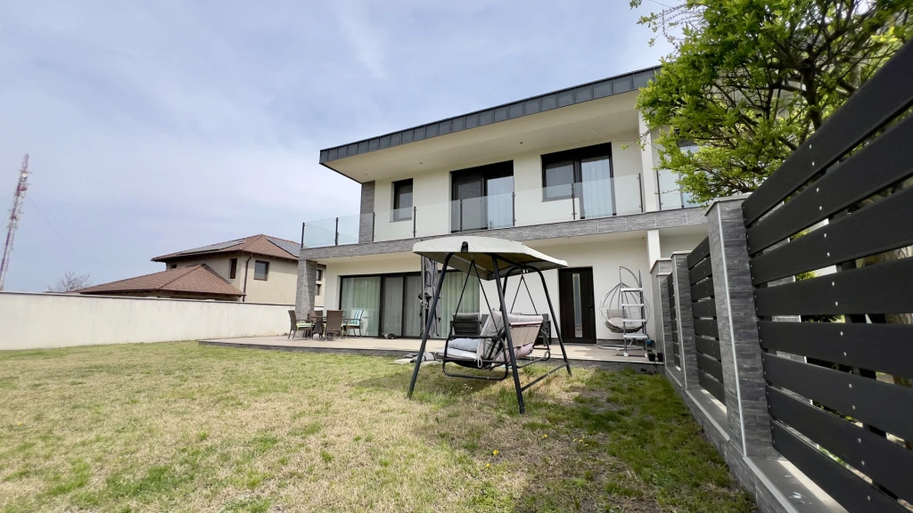 Dunaharaszti Duna-Tisza csatorna partján eladó magas műszaki tartalmú sorházi szélső lakás!