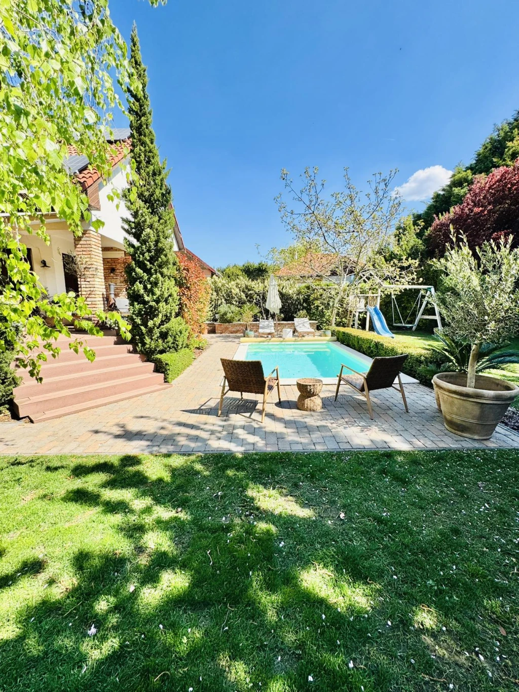 Dunaharasztin Prémium családi ház medencével, napelemmel és intim kerttel eladó!