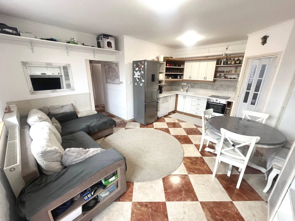 Dunavarsányban eladó felújított ikerházfél a Nyugati Lakóparki részen!