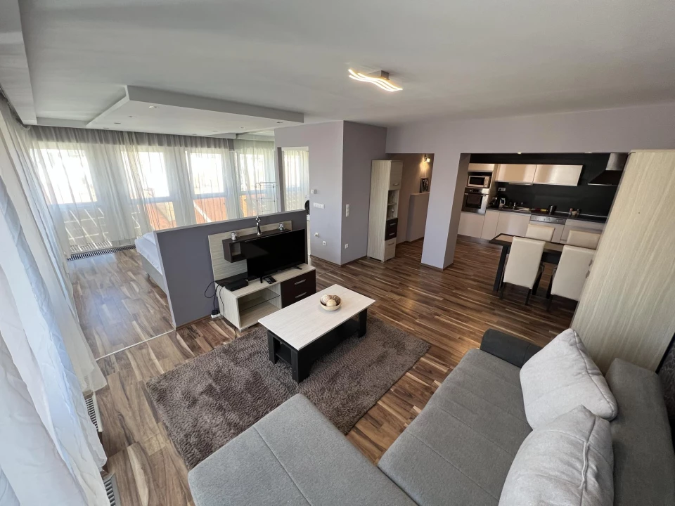 Eladó panellakás, Eger