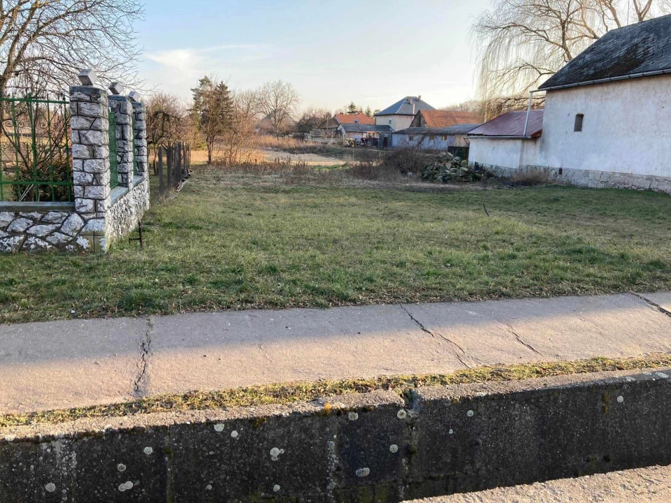 Eladó építési telek, Novaj