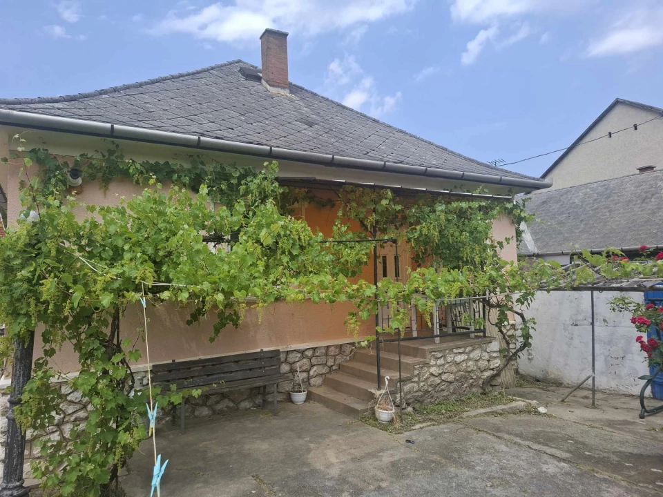 Eladó családi ház, Felsőtárkány