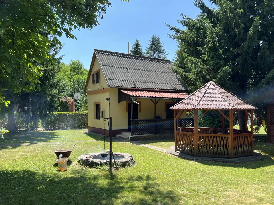 Eladó hétvégi ház, Szarvaskő