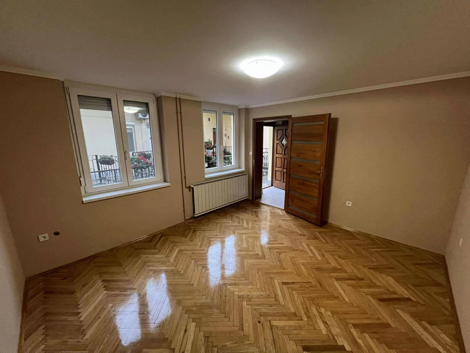 Eladó téglalakás, Eger