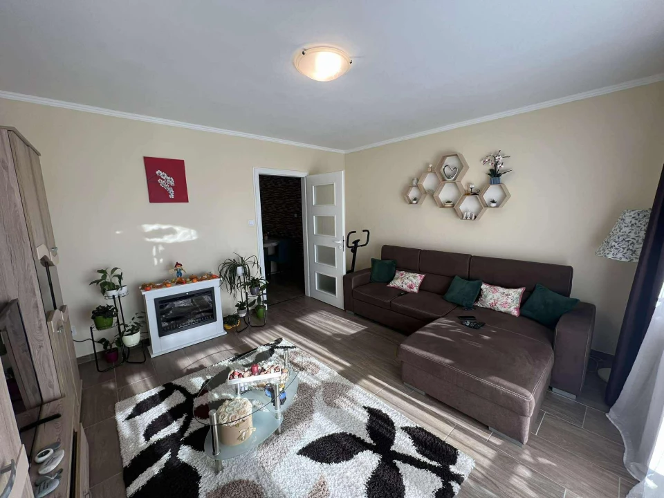 Eladó téglalakás, Eger