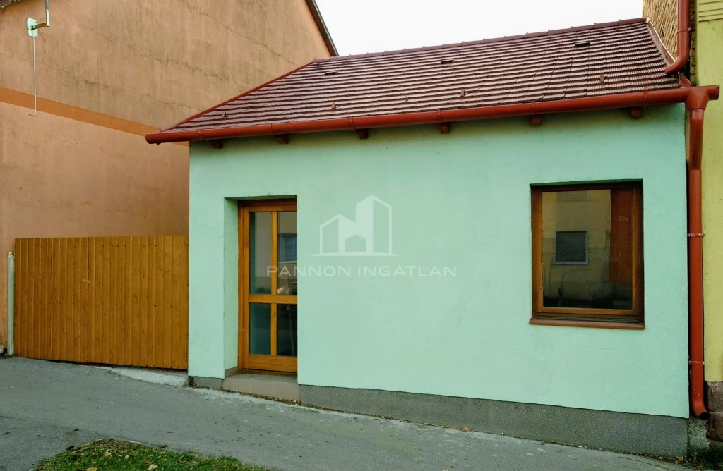 Kiadó Üzlethelyiség, Székesfehérvár 180.000 Ft