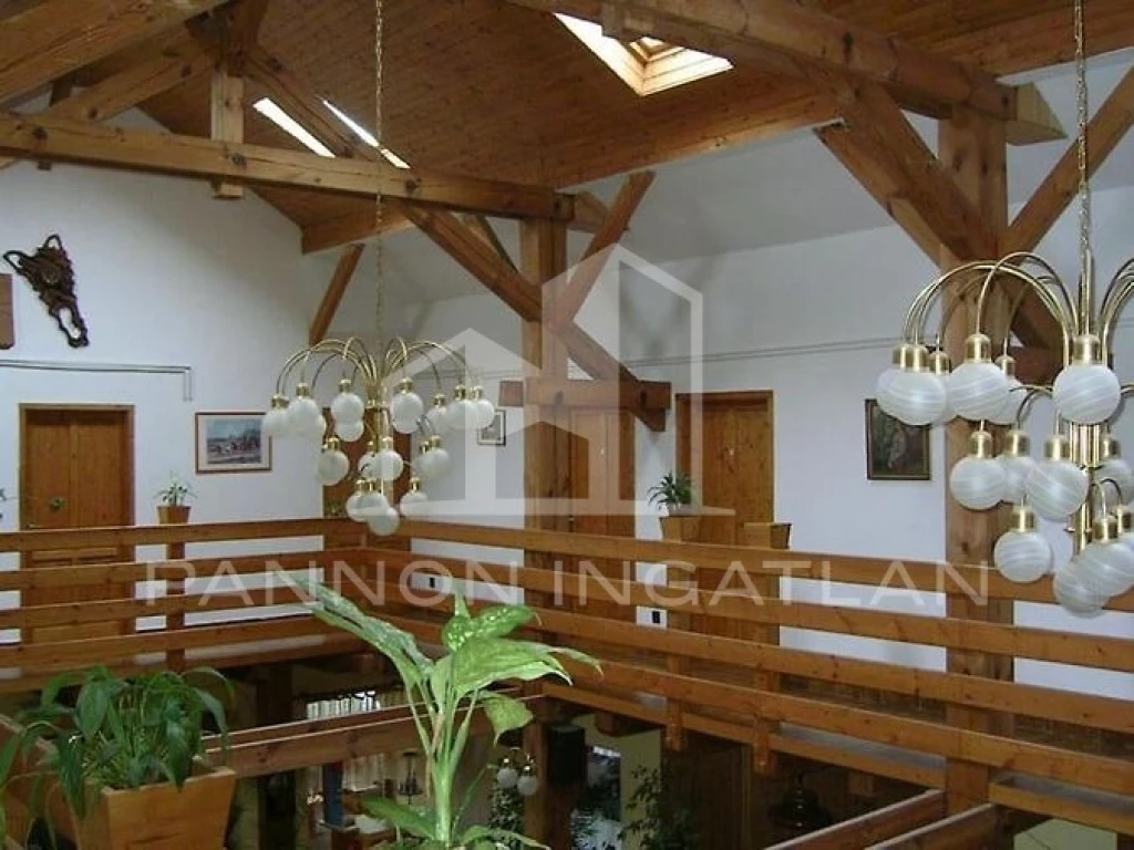 Eladó Vendéglátás, Alsóújlak 164.900.000 Ft