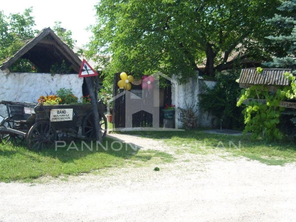 Eladó Vendéglátás, Bánd 149.000.000 Ft