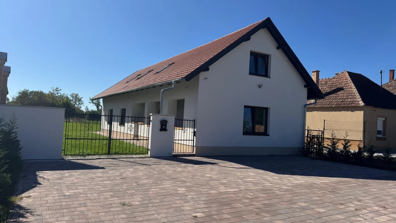 Eladó családi ház, Himod