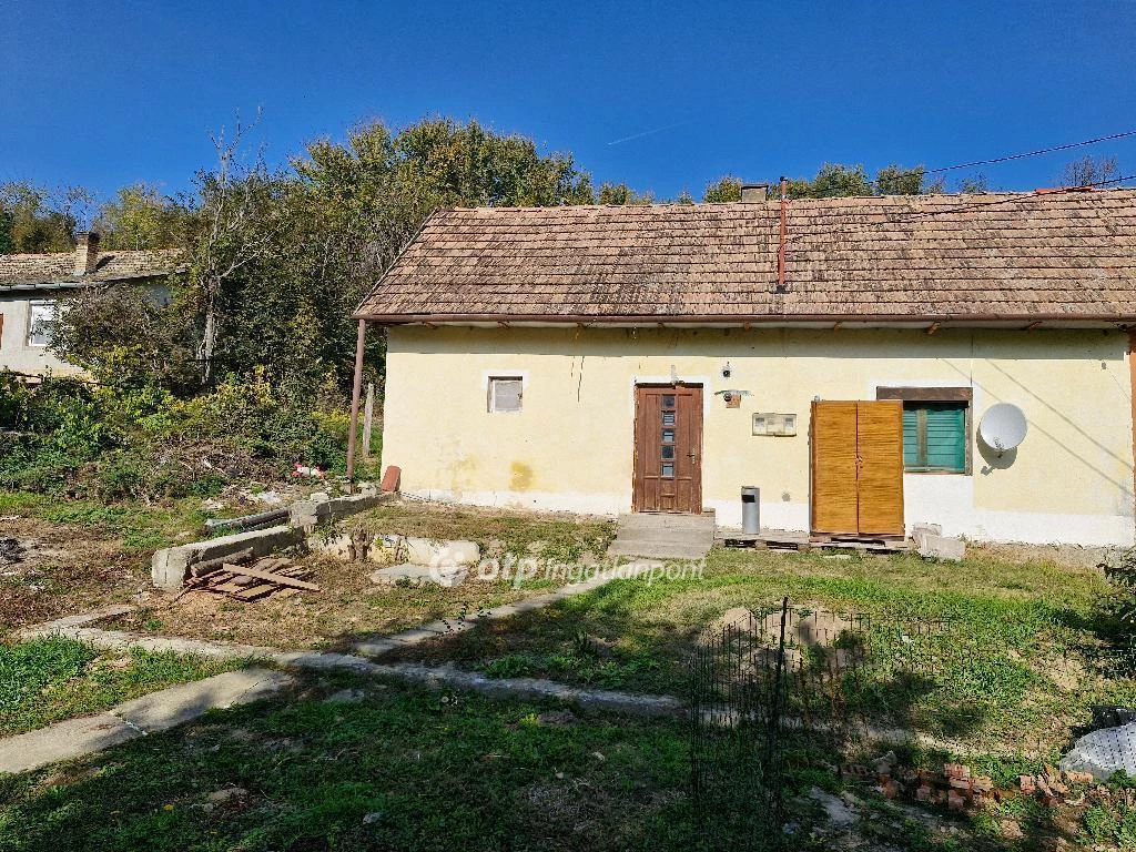 For sale terraced house, Harc