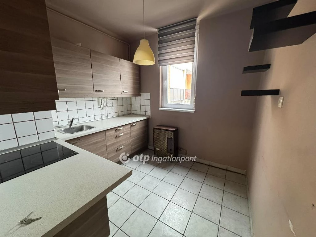 Eladó Lakás, Szekszárd