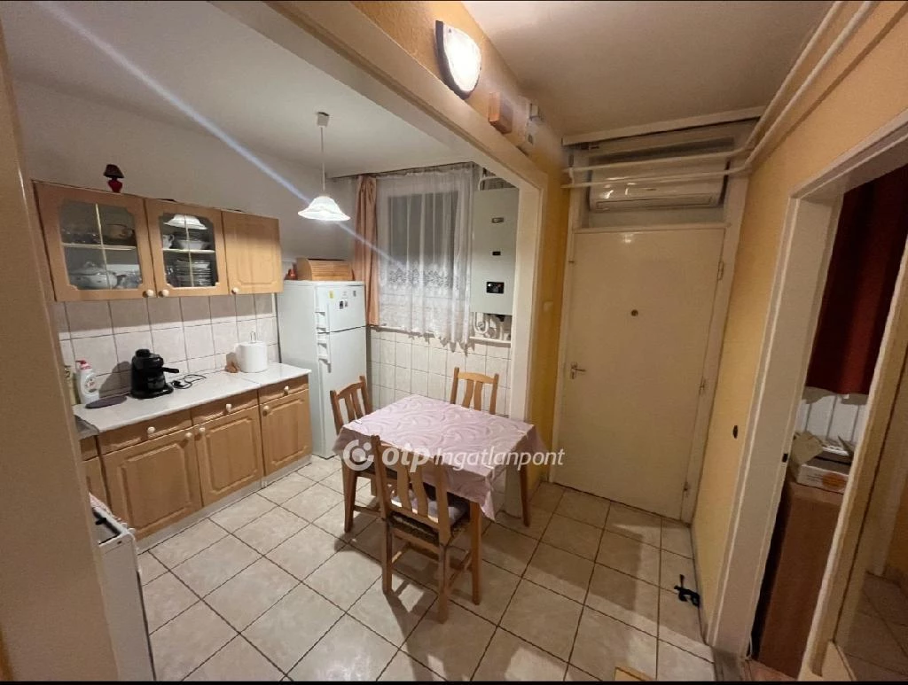 Eladó Lakás, Szekszárd