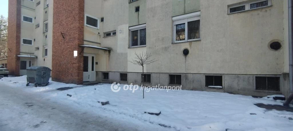 Eladó Lakás, Szekszárd