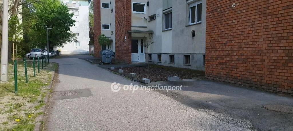 Eladó Lakás, Szekszárd