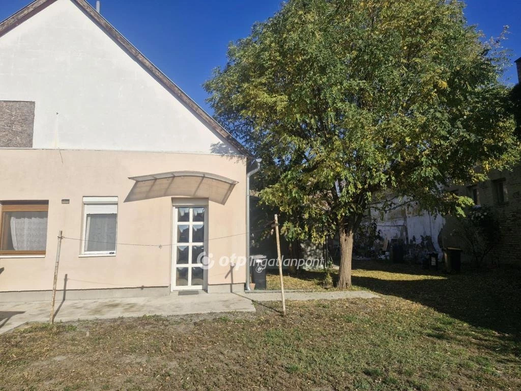 For sale brick flat, Tolna