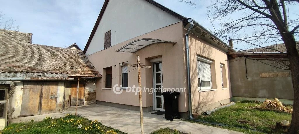 Eladó Lakás, Tolna