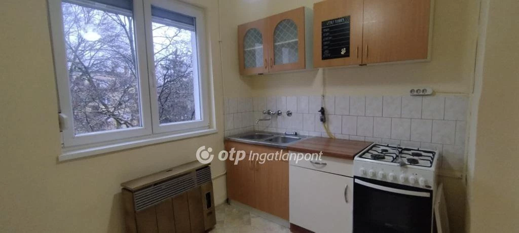 Eladó Lakás, Szekszárd