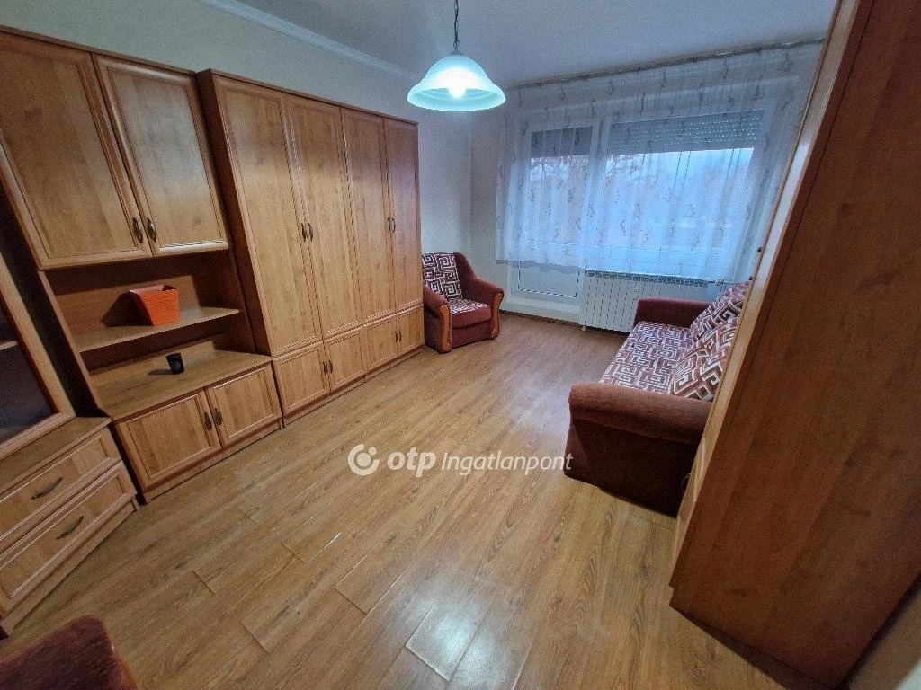 Eladó Lakás, Szekszárd