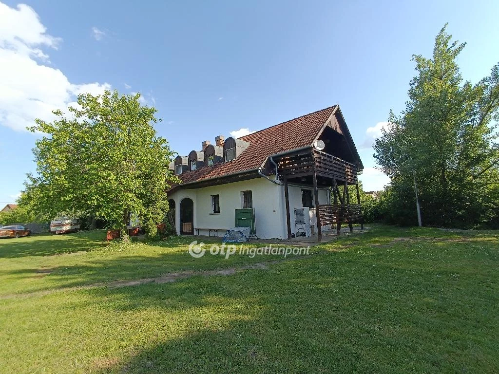 Kiadó téglalakás, Velence, klub kemping