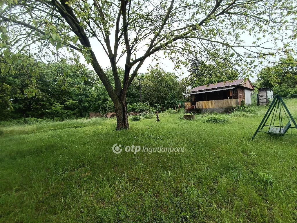 Eladó üdülő, nyaraló, Adony, zártkert