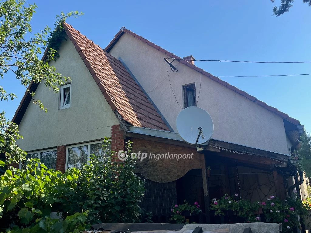 Eladó családi ház, Sárosd, Vasútállomás
