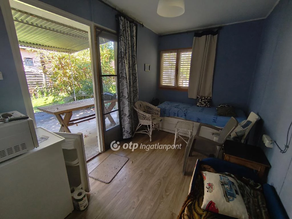 Eladó üdülő, nyaraló, Gárdony, tó közeli