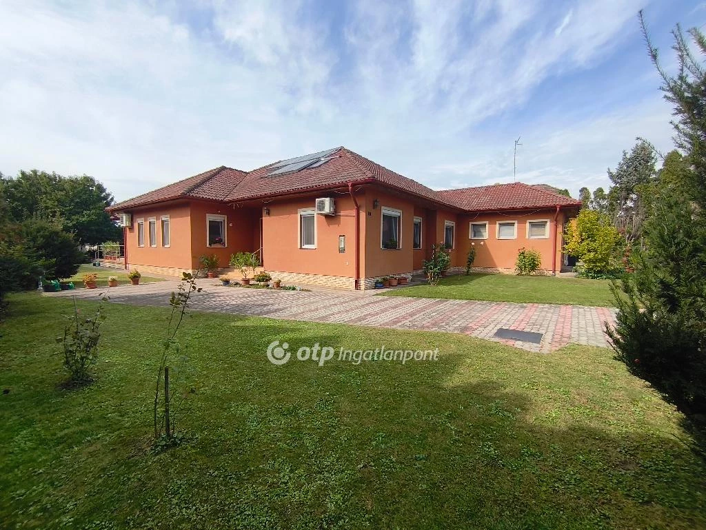 Eladó családi ház, Kápolnásnyék, csendes