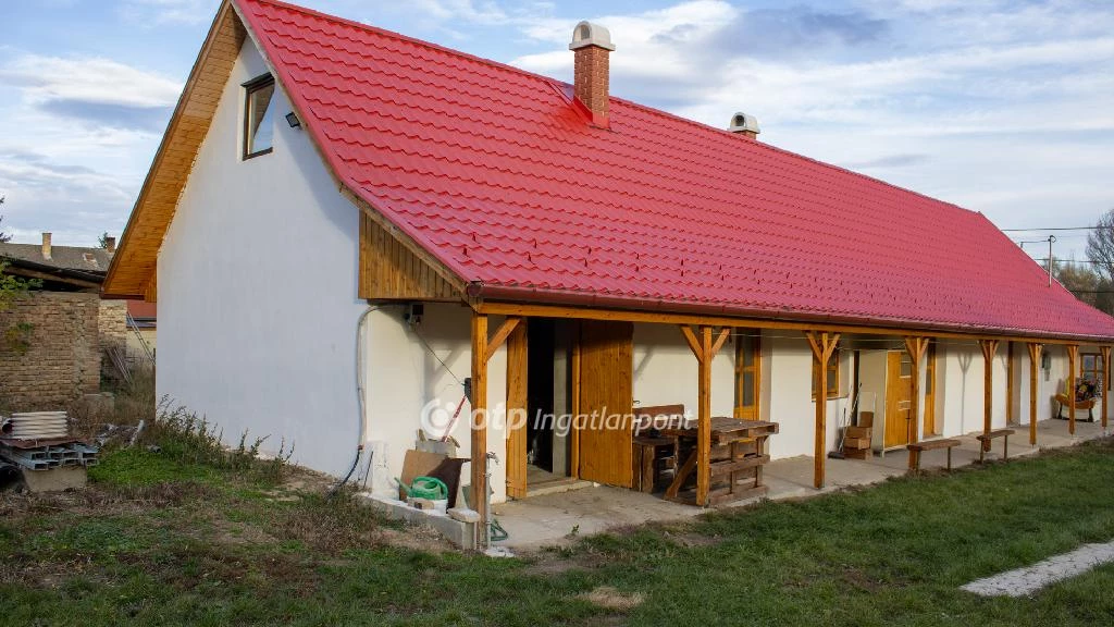 Eladó családi ház, Magyarkeszi, Központi