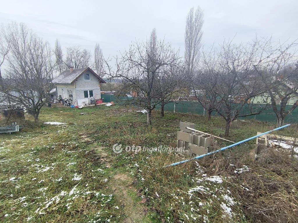 Eladó üdülő, nyaraló, Baracska, külterület